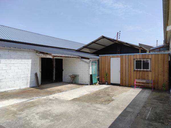 Oloron-Sainte-Marie (64400) Garage, atelier ou local à proximité de la Gare.