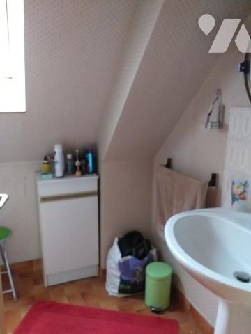 PLESCOP proche du bourg maison sur sous-sol avec un terrain de 1566m² en zone constructible