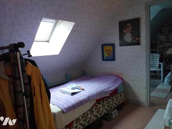 PLESCOP proche du bourg maison sur sous-sol avec un terrain de 1566m² en zone constructible