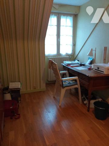 PLESCOP proche du bourg maison sur sous-sol avec un terrain de 1566m² en zone constructible