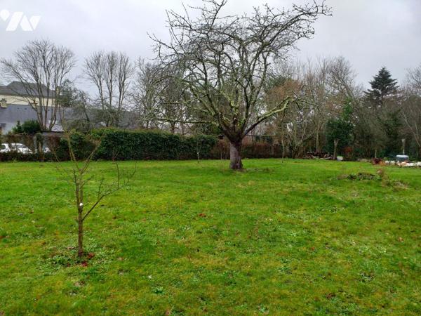 PLESCOP proche du bourg maison sur sous-sol avec un terrain de 1566m² en zone constructible