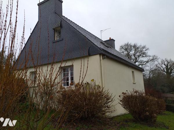 PLESCOP proche du bourg maison sur sous-sol avec un terrain de 1566m² en zone constructible