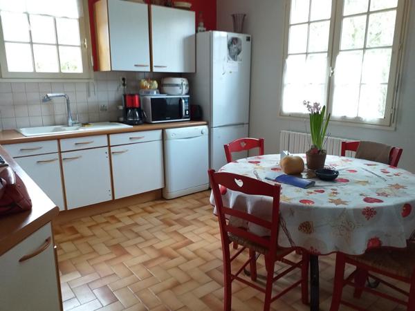 PLESCOP proche du bourg maison sur sous-sol avec un terrain de 1566m² en zone constructible