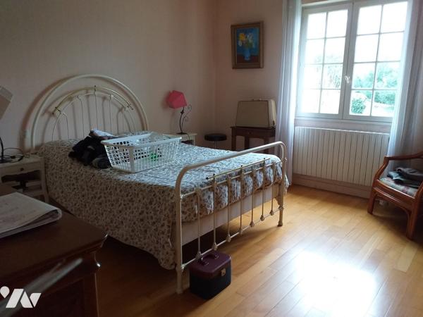 PLESCOP proche du bourg maison sur sous-sol avec un terrain de 1566m² en zone constructible