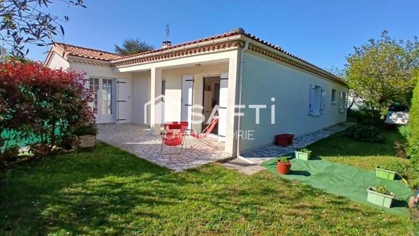 ROYAN  17200.  Trés belle maison de plain pied de 133 m² habitable sur un terrain de 570 m² clos.