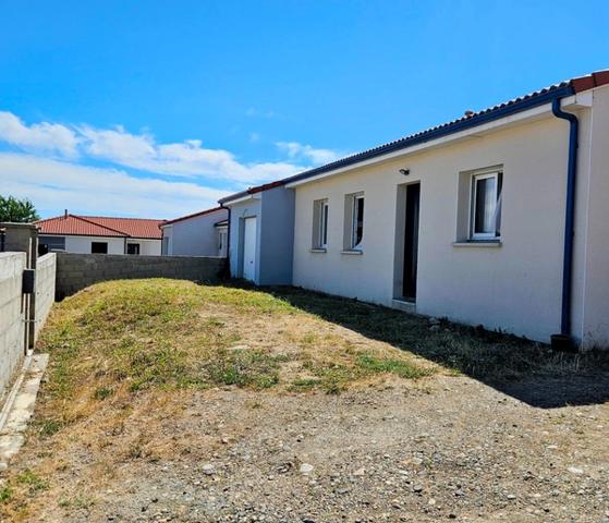Villa de plain pied 94 m² -  3 chambres -  garage -  jardin à Vertaizon 63