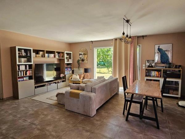 Villa de plain pied 94 m² -  3 chambres -  garage -  jardin à Vertaizon 63