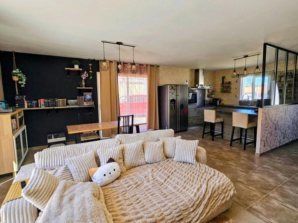 Villa de plain pied 94 m² -  3 chambres -  garage -  jardin à Vertaizon 63