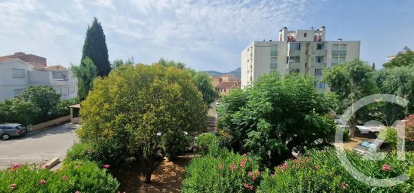 Appartement T3 à vendre  4 pièces - 80 m 2   HYERES  - 83