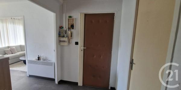 Appartement T3 à vendre  4 pièces - 80 m 2   HYERES  - 83
