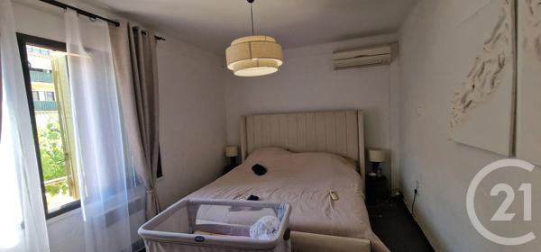 Appartement T3 à vendre  4 pièces - 80 m 2   HYERES  - 83