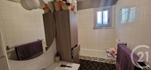 Appartement T3 à vendre  4 pièces - 80 m 2   HYERES  - 83