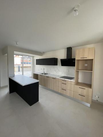 REF 12107 - F4 ENTIEREMENT REFAIT A NEUF AVEC TERRASSE