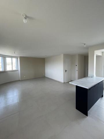 REF 12107 - F4 ENTIEREMENT REFAIT A NEUF AVEC TERRASSE