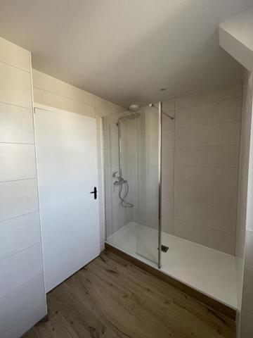 REF 12107 - F4 ENTIEREMENT REFAIT A NEUF AVEC TERRASSE