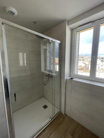 REF 12107 - F4 ENTIEREMENT REFAIT A NEUF AVEC TERRASSE