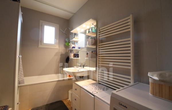 Villa de 171 m2 entièrement rénovée en 2021   Terrain clos de 855 m2