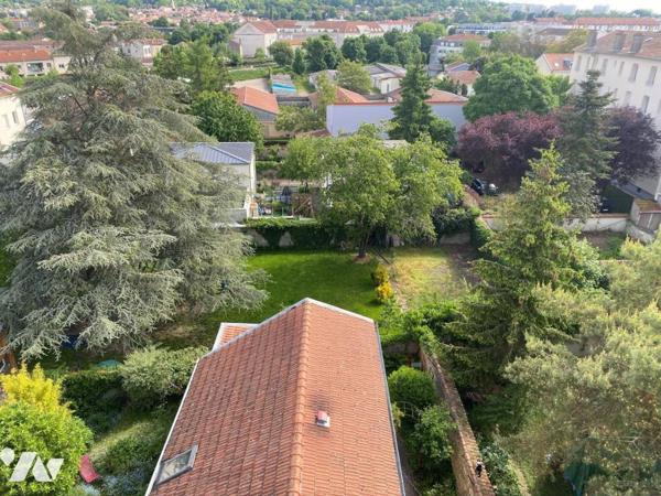 Immeuble de rapport, composé de 16 appartements actuellement loués.