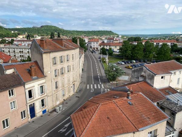 Immeuble de rapport, composé de 16 appartements actuellement loués.