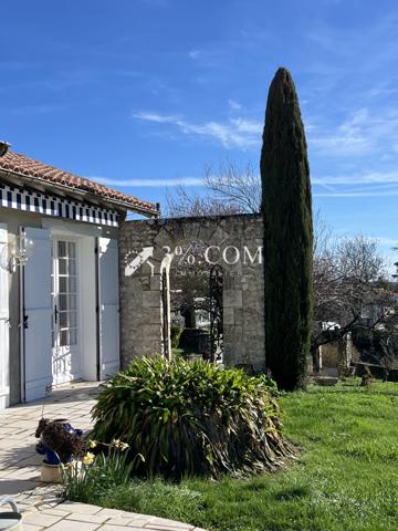 Villa 7 pièce(s) 4 chambre(s) 246 m²