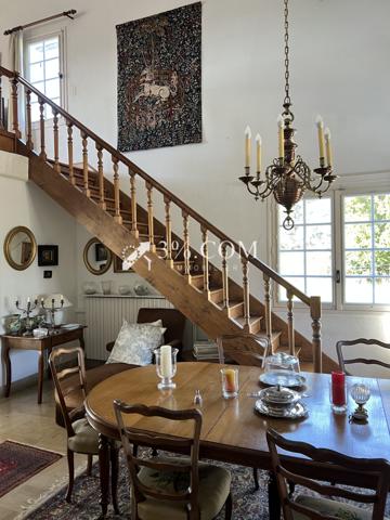 Villa 7 pièce(s) 4 chambre(s) 246 m²