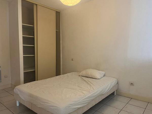 GRAND T2 MEUBLE SUR LES QUAIS