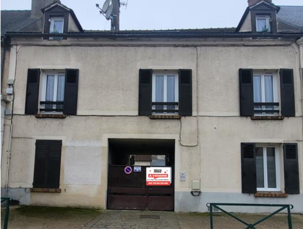 Immeuble 267m² à vendre Angerville 91670 350000€ - Micro.immo
