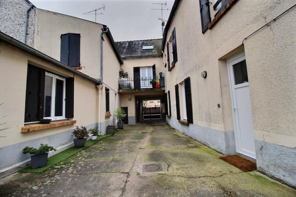 Immeuble 267m² à vendre Angerville 91670 350000€ - Micro.immo