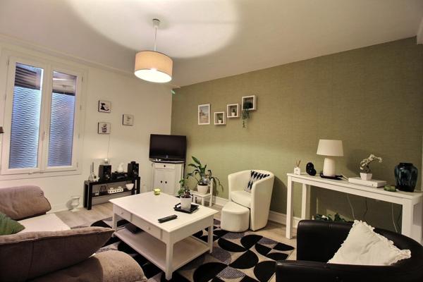 Immeuble 267m² à vendre Angerville 91670 350000€ - Micro.immo