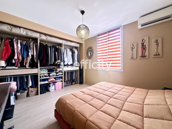 Maison
         5 pièces
        - 136 m² Exclusivité 330 000 € *