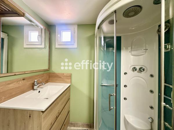 Maison
         5 pièces
        - 136 m² Exclusivité 330 000 € *
