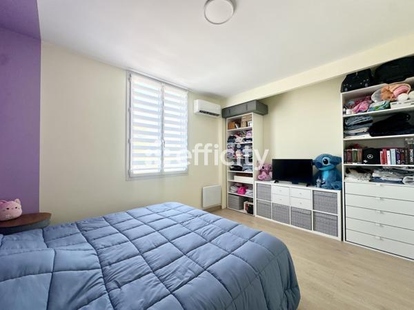 Maison
         5 pièces
        - 136 m² Exclusivité 330 000 € *