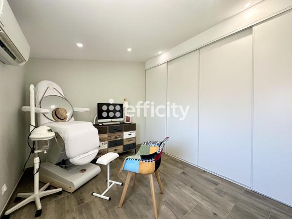 Maison
         5 pièces
        - 136 m² Exclusivité 330 000 € *