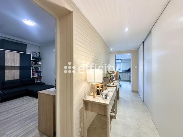 Maison
         5 pièces
        - 136 m² Exclusivité 330 000 € *