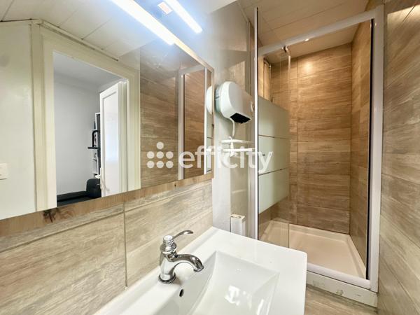 Maison
         5 pièces
        - 136 m² Exclusivité 330 000 € *