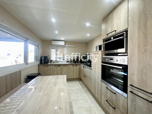 Maison
         5 pièces
        - 136 m² Exclusivité 330 000 € *