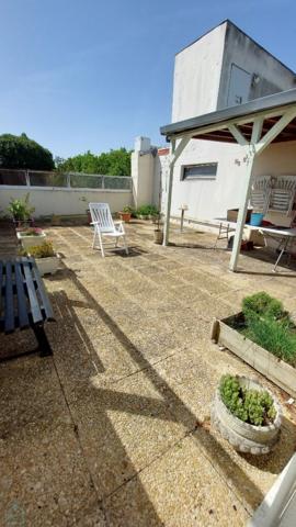 F3 en résidence de standing avec terrasse de 54m2 et pergola