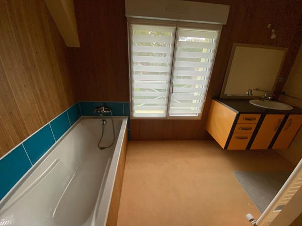 Trégunc maison lumineuse des années 50 entièrement rénovée de 132 m² sur un terrain de 765 m² proches plages .