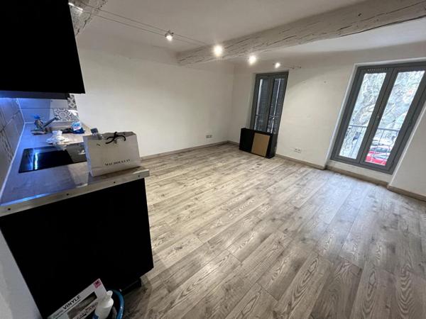 Pleine Propriété Immeuble Mixte Prêt à Exploiter  Grans Centre ville