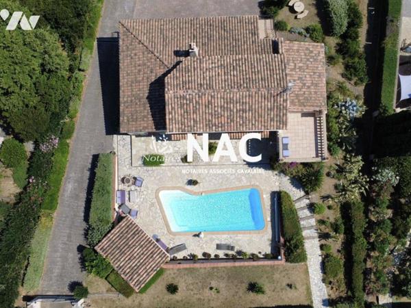 Grande Villa de 229m² à vendre sur grand terrain dans un quartier résidentiel au calme.