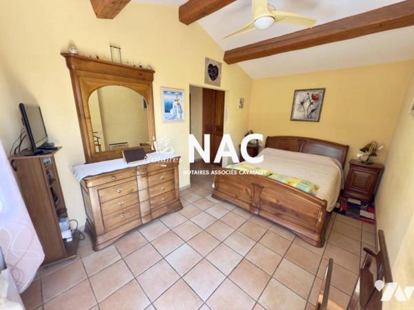 Grande Villa de 229m² à vendre sur grand terrain dans un quartier résidentiel au calme.