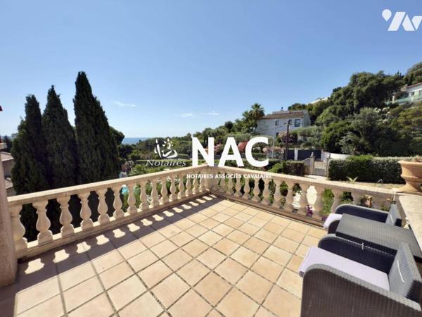 Grande Villa de 229m² à vendre sur grand terrain dans un quartier résidentiel au calme.