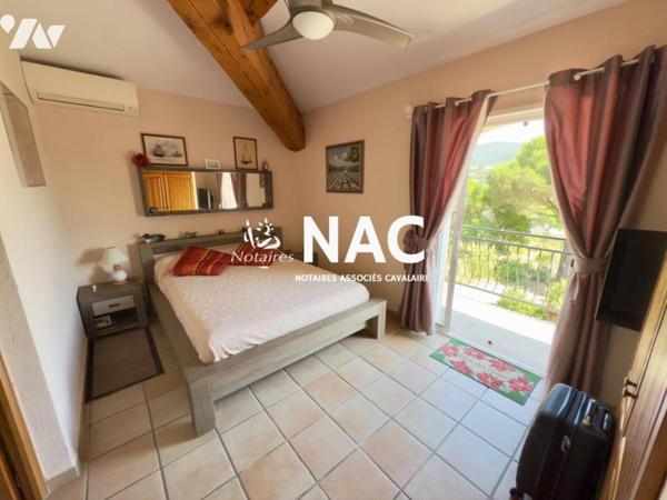 Grande Villa de 229m² à vendre sur grand terrain dans un quartier résidentiel au calme.