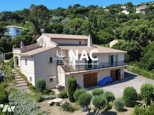 Grande Villa de 229m² à vendre sur grand terrain dans un quartier résidentiel au calme.