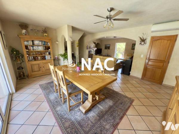 Grande Villa de 229m² à vendre sur grand terrain dans un quartier résidentiel au calme.