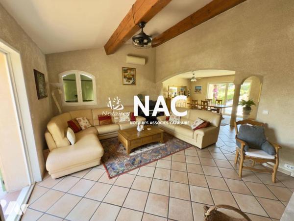 Grande Villa de 229m² à vendre sur grand terrain dans un quartier résidentiel au calme.