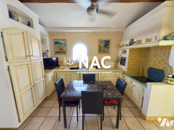 Grande Villa de 229m² à vendre sur grand terrain dans un quartier résidentiel au calme.