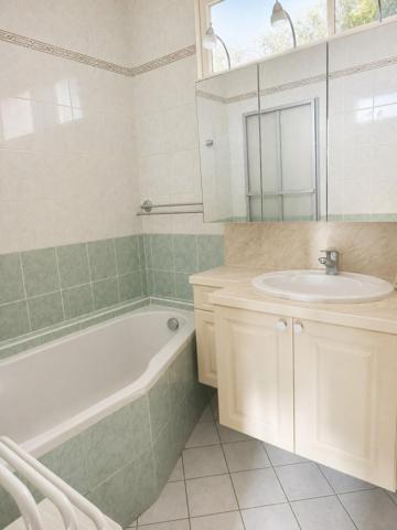 VENISSIEUX PARILLY - APPARTEMENT de 95 M2 TRAVERSANT