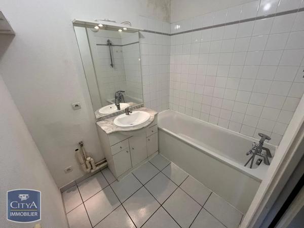 Appartement à louer 3 pièces 62.52m² Saint-Pierre-des-Corps (37700)