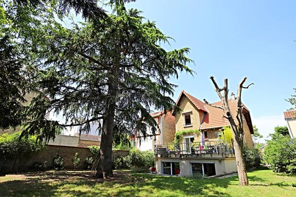 Maison Nanterre €949 000 ** - Référence 15383
